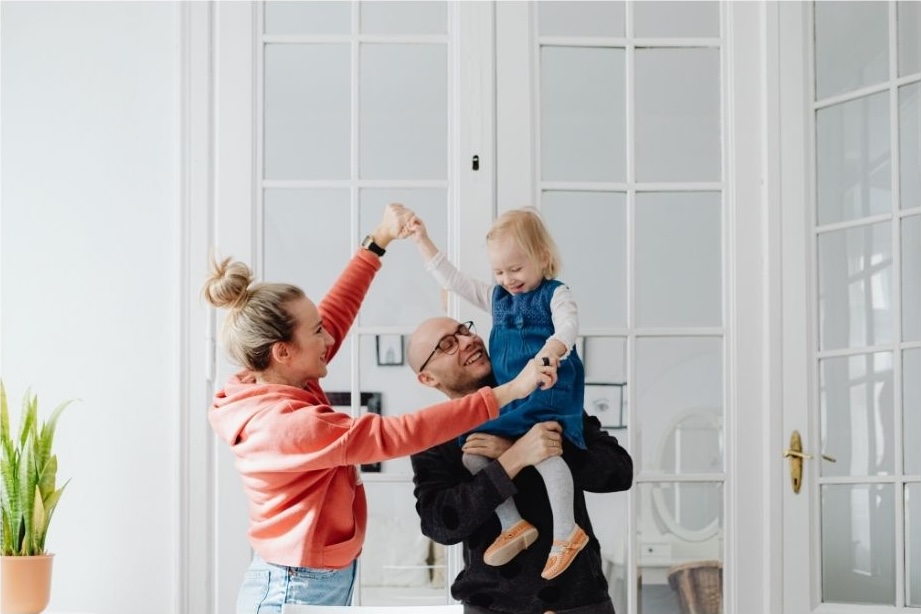 Child and caregivers spending time together in a supportive setting